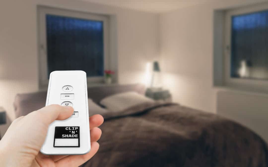 Chambre à coucher avec stores extérieurs intelligents CLIP'N'SHADE